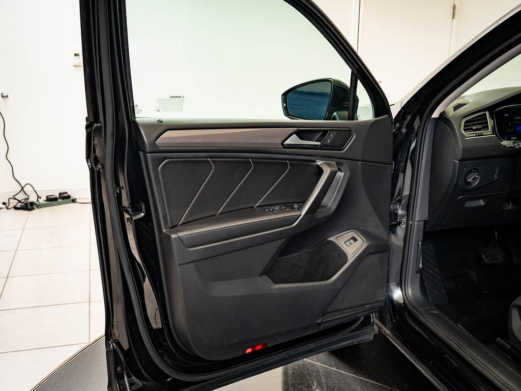 Used 2022 Volkswagen Tiguan SE w/ Panoramic Sunroof Package image 25
