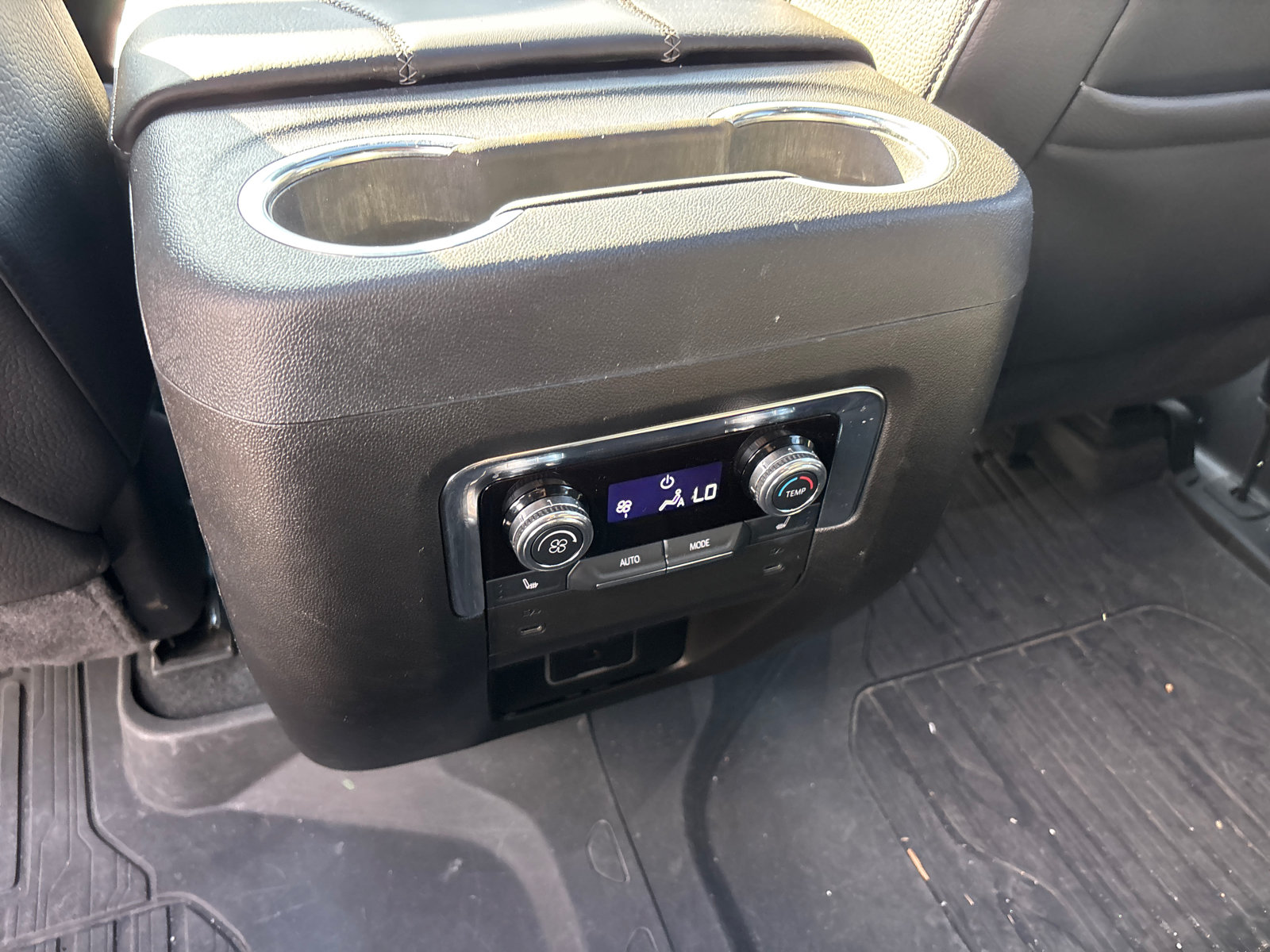 Used 2025 GMC Yukon Denali w/ Sun & Power Step Package AWD/4WD image 31