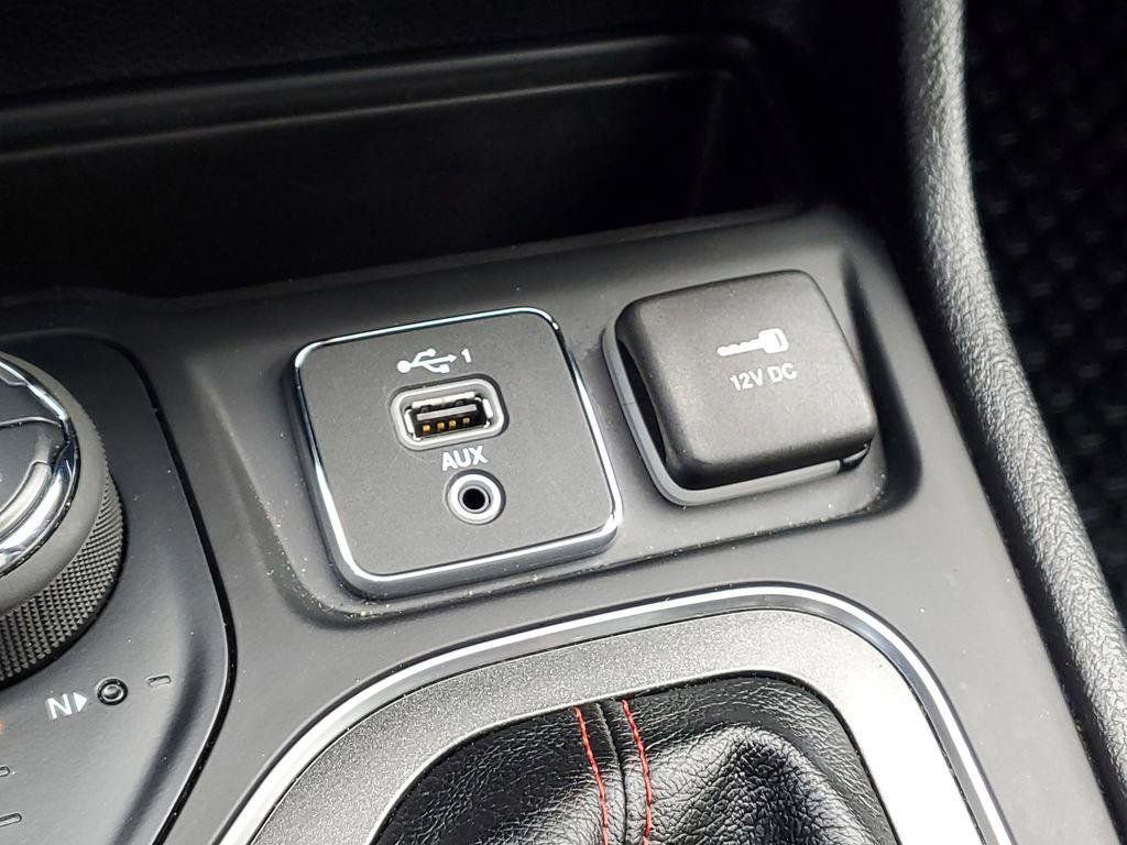 Used 2021 Jeep Cherokee Trailhawk w/ Comfort/Convenience Group image 17