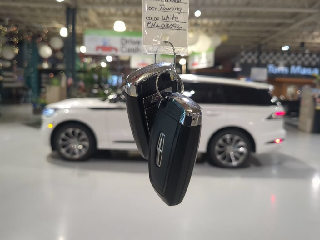 Used 2023 Lincoln Aviator Grand Touring w/ Elements Package Plus AWD/4WD image 4
