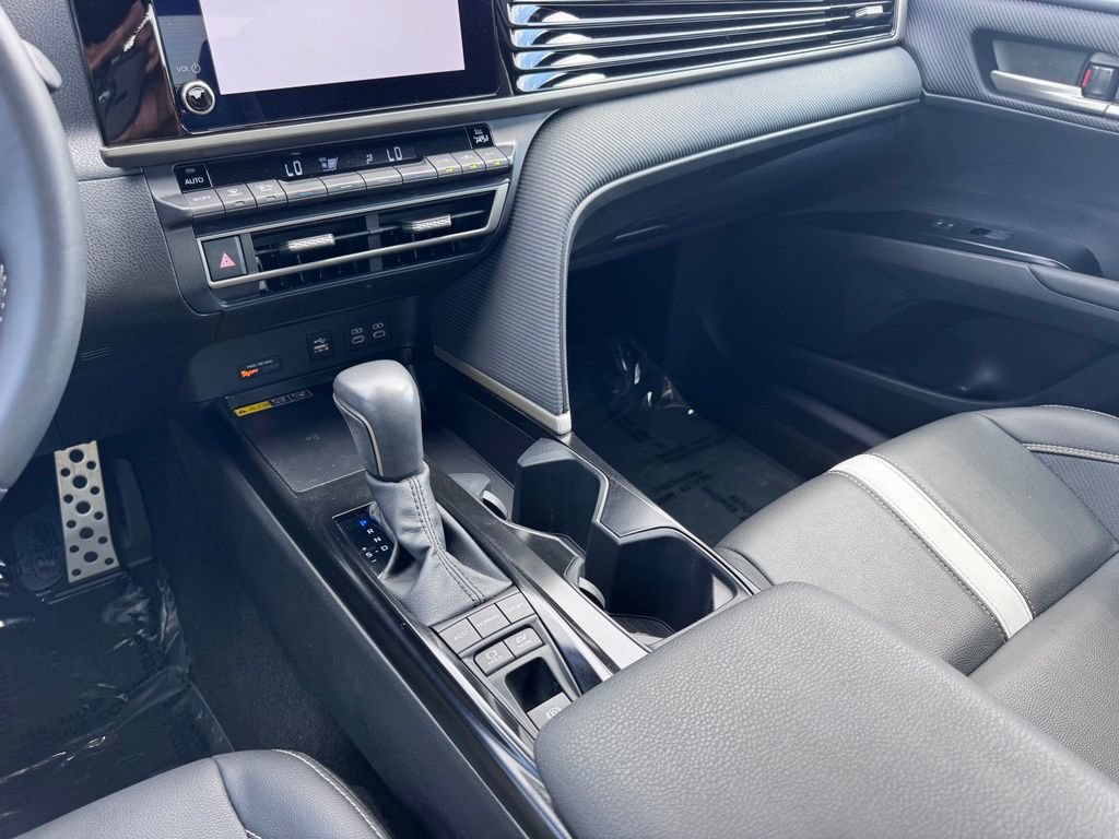 Used 2025 Toyota Camry SE w/ Convenience Package FWD image 20