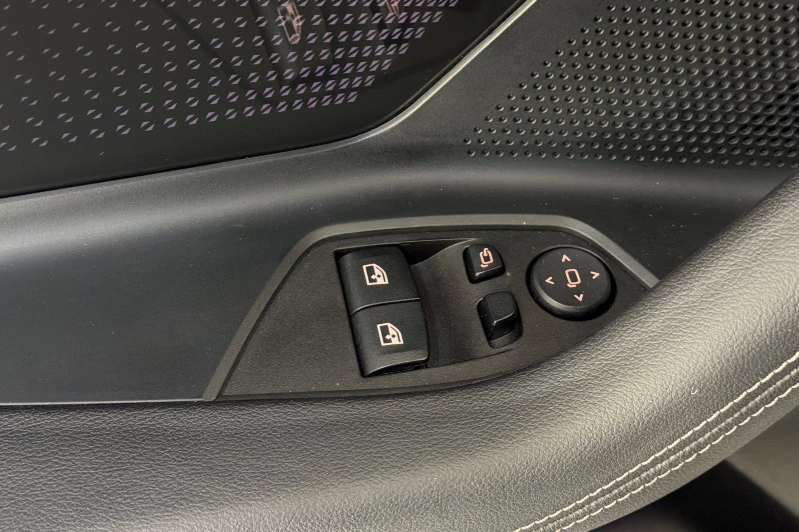 Used 2022 BMW 230i Coupe w/ M Sport Package image 12