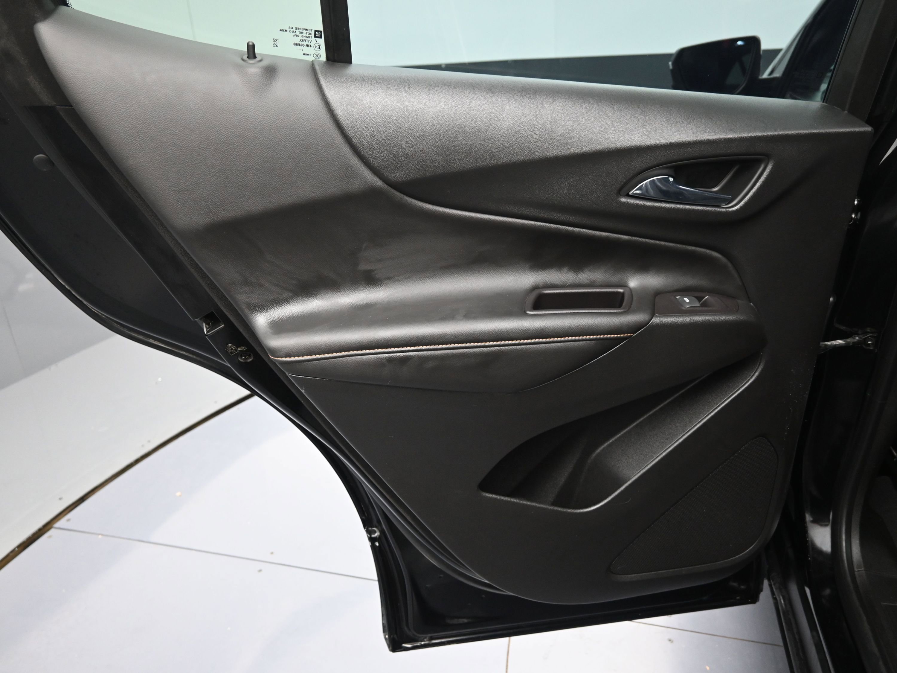 Used 2021 Chevrolet Equinox Premier w/ Redline Edition image 14