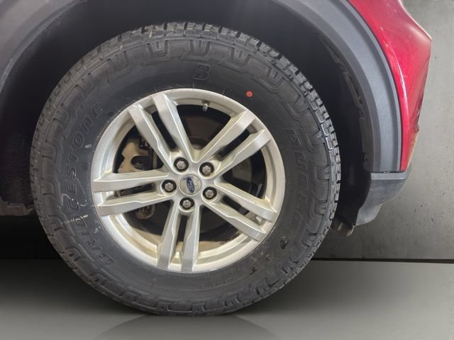 Used 2021 Ford Explorer XLT w/ Equipment Group 202A AWD/4WD image 32