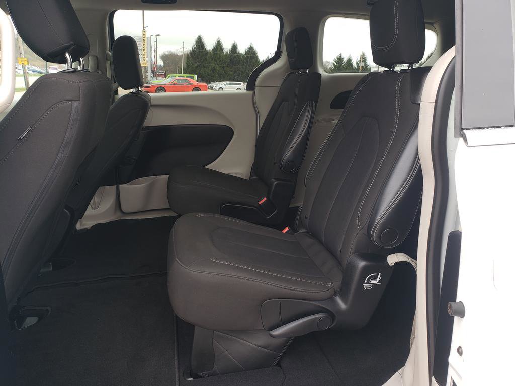 Used 2023 Chrysler Voyager LX image 12