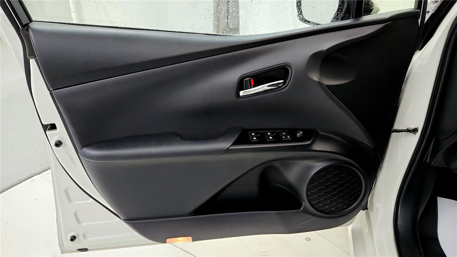 Used 2018 Toyota Prius Prime Premium image 21