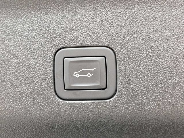 Used 2025 Chevrolet Tahoe Premier AWD/4WD image 13
