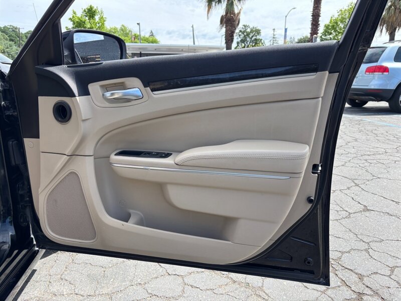 Used 2013 Chrysler 300 RWD image 14