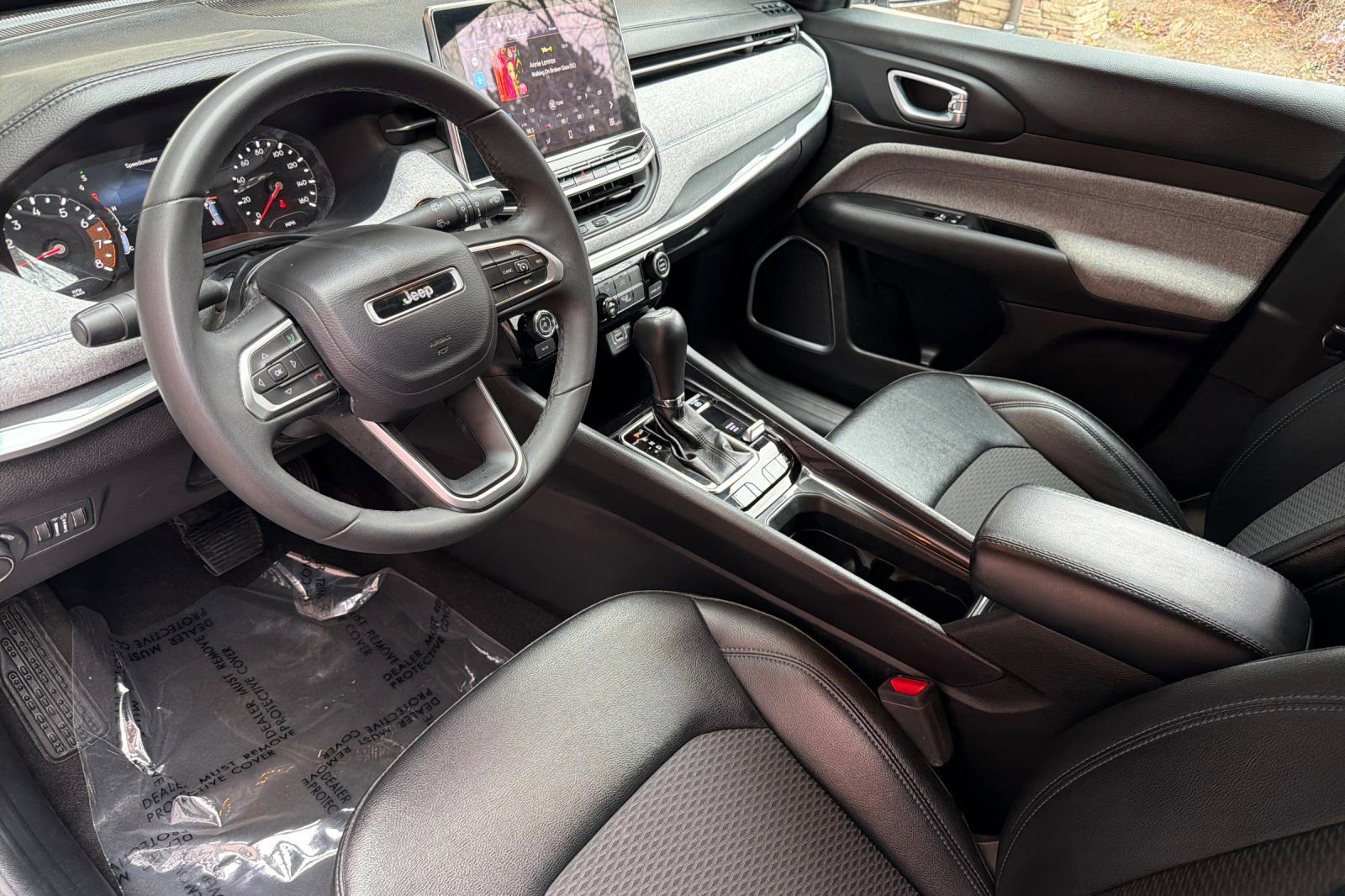 Used 2024 Jeep Compass Latitude image 10