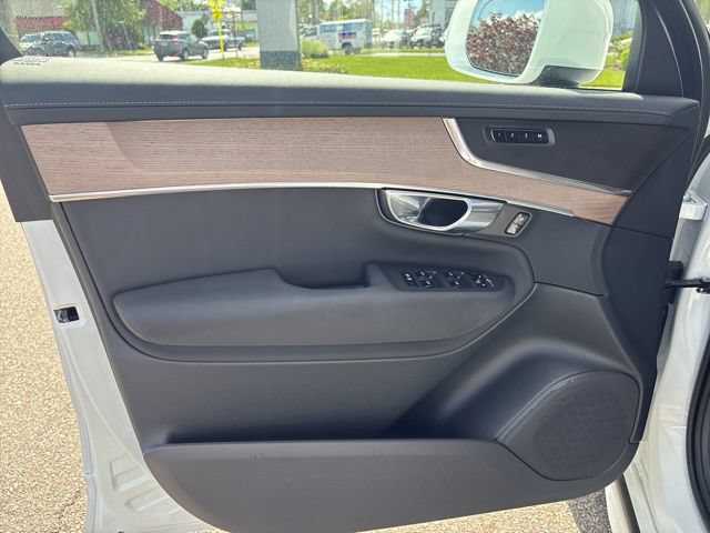 Used 2025 Volvo XC90 B6 Plus AWD/4WD image 18