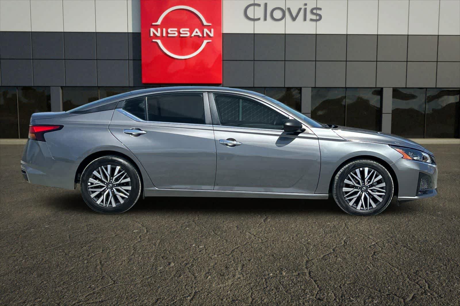 Used 2025 Nissan Altima 2.5 SV FWD image 9