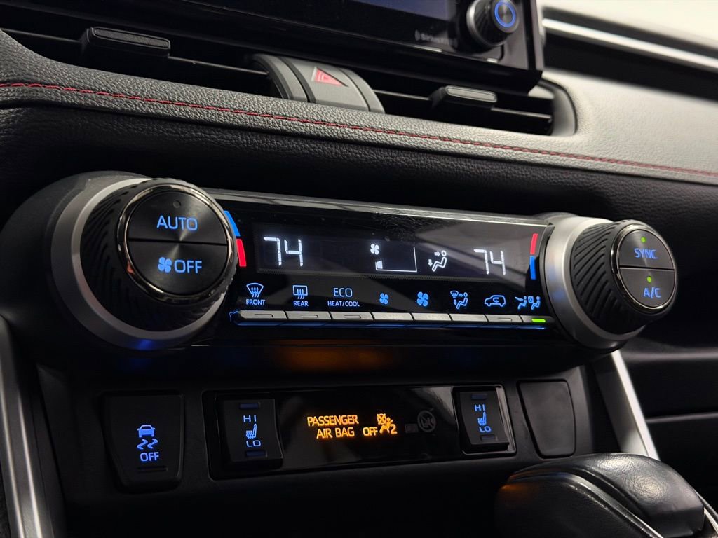 Used 2021 Toyota RAV4 SE image 19