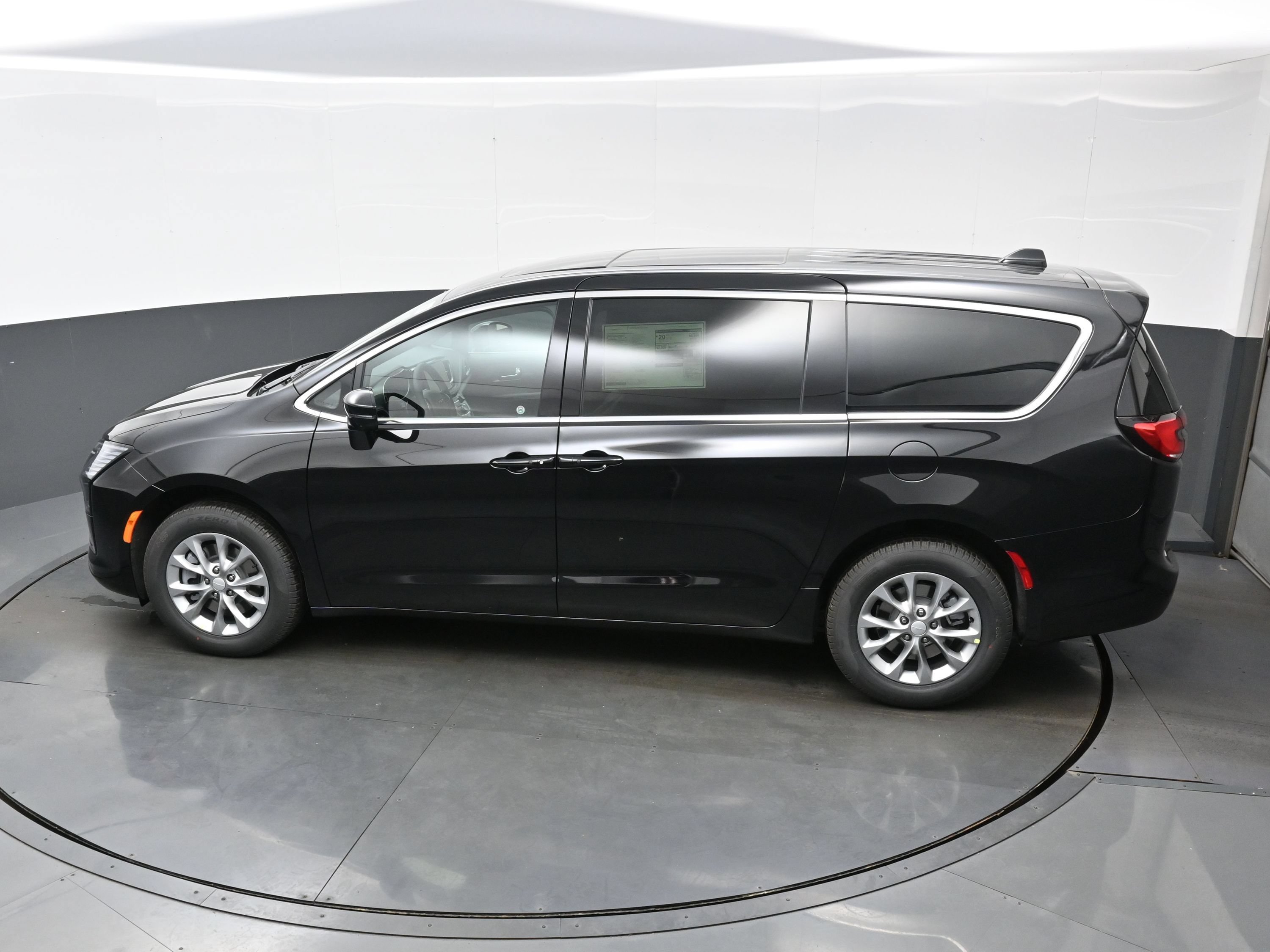New 2027 Chrysler Pacifica Select AWD/4WD image 23