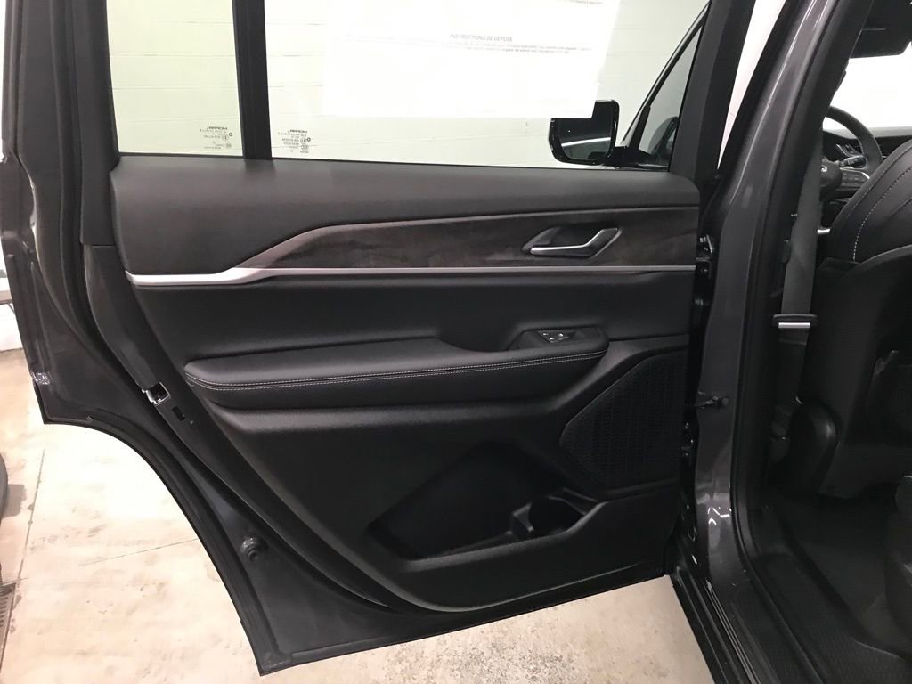 New 2025 Jeep Grand Cherokee L Limited image 28