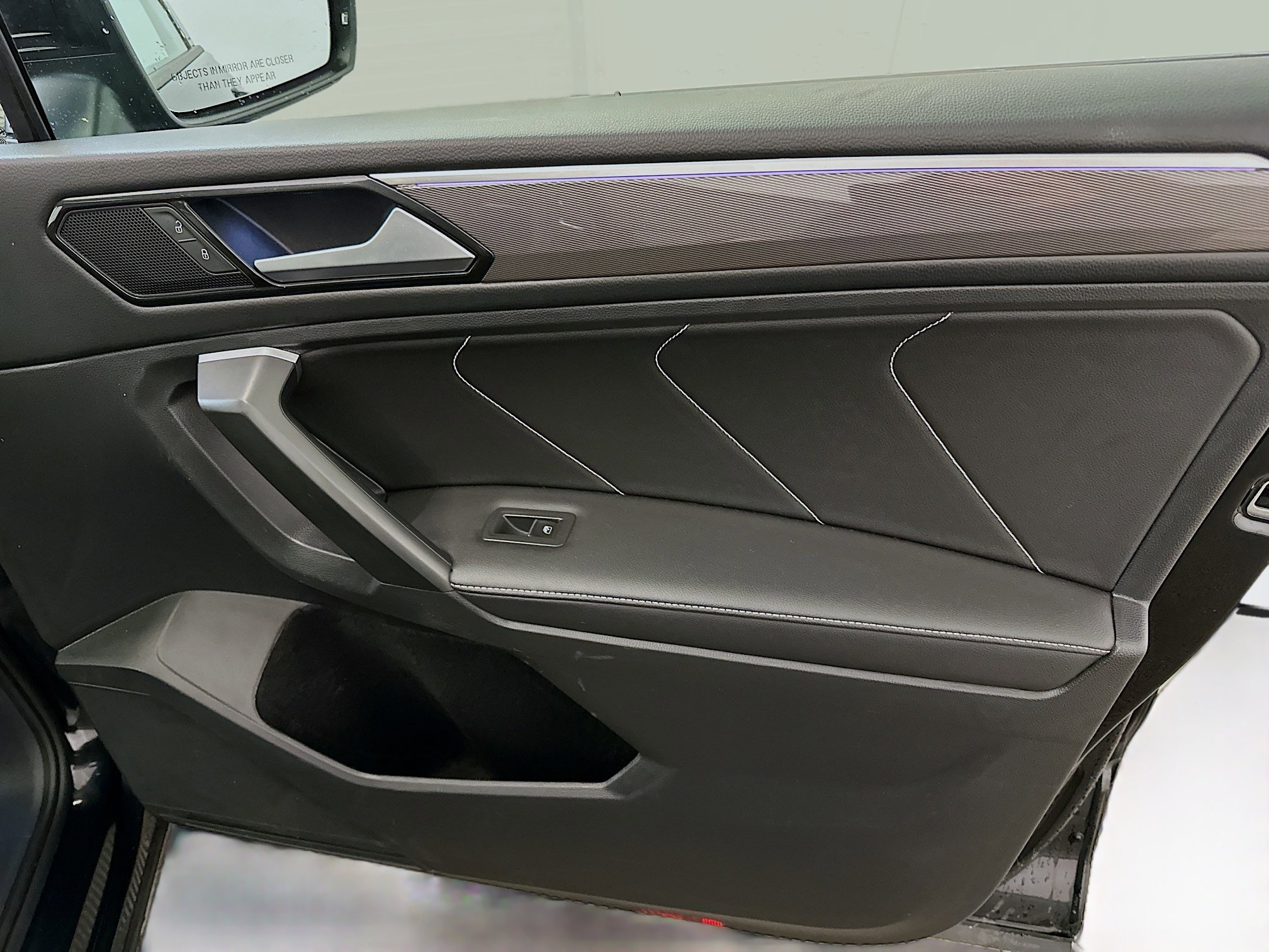 Used 2024 Volkswagen Tiguan SE R-Line image 34