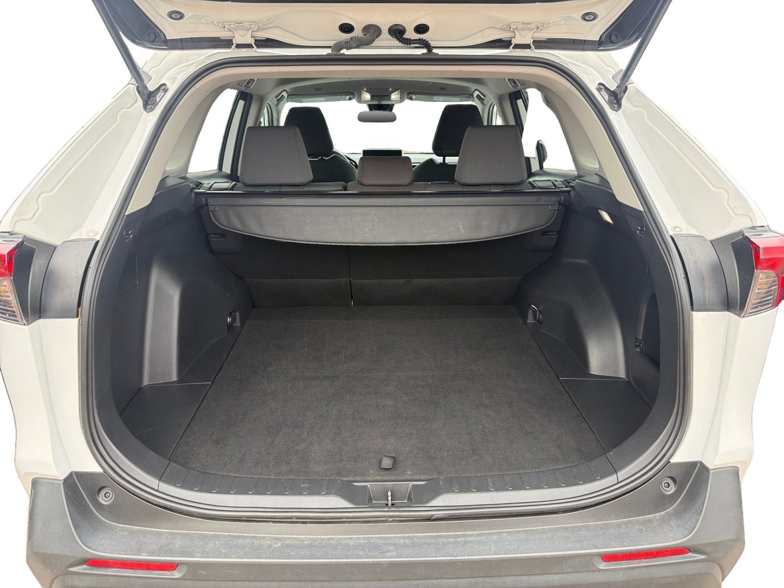 Used 2025 Toyota RAV4 XLE AWD/4WD image 19