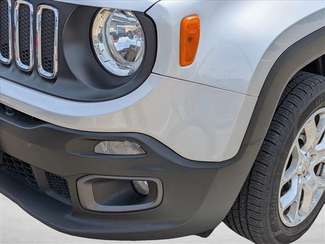 Used 2018 Jeep Renegade Latitude AWD/4WD image 8