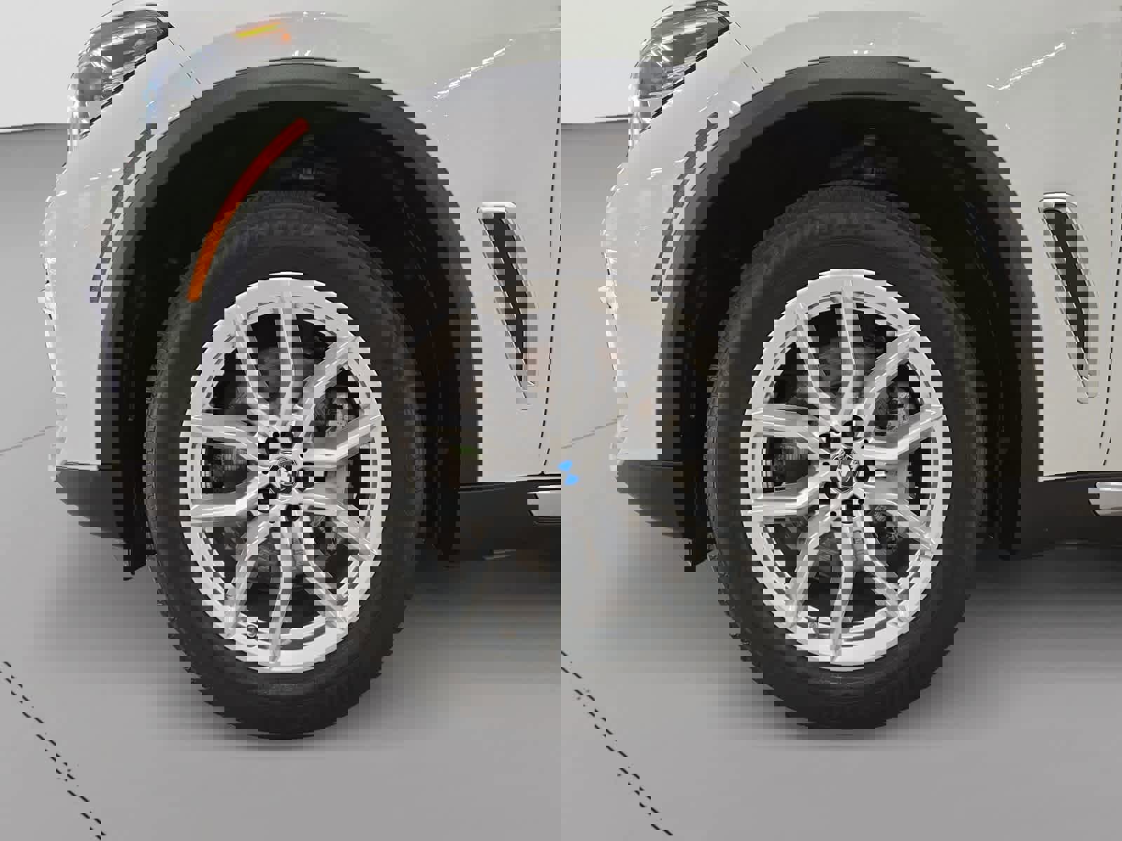 Used 2023 BMW X5 xDrive40i w/ Premium Package image 9