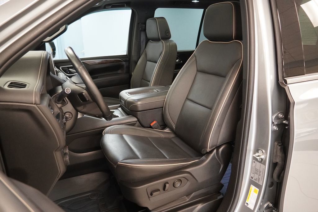 Used 2024 Chevrolet Tahoe Premier w/ Premium Package 2 AWD/4WD image 3