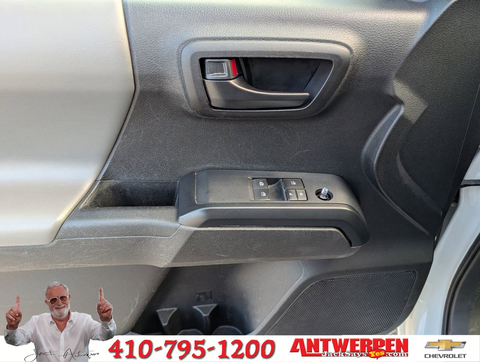 Used 2022 Toyota Tacoma SR image 17