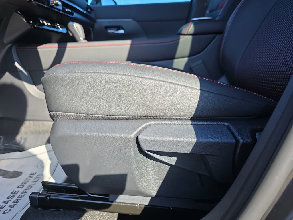 New 2026 Nissan Kicks SR FWD image 32