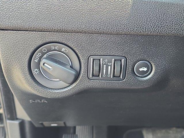 Used 2023 Chrysler 300 Touring w/ Sport Appearance Package image 21