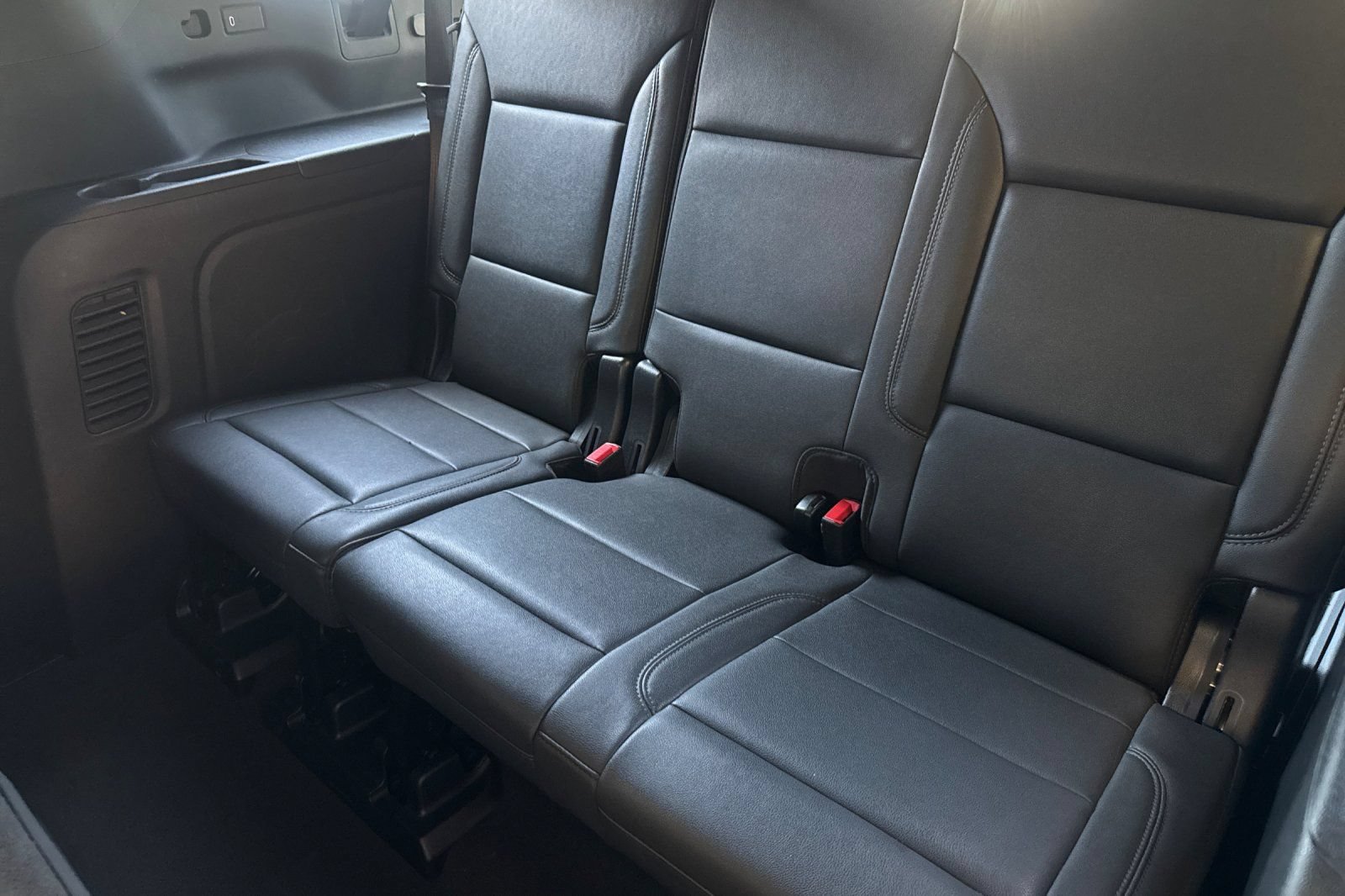Used 2025 Chevrolet Suburban LT RWD image 17