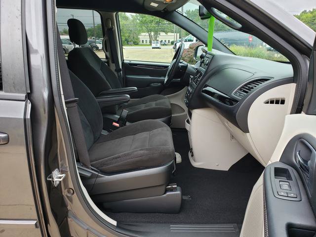 Used 2016 Dodge Grand Caravan SE image 17
