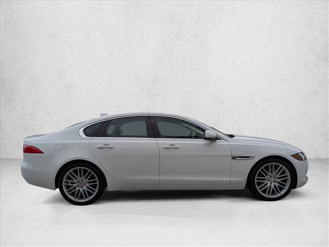 Used 2019 Jaguar XF Prestige image 4