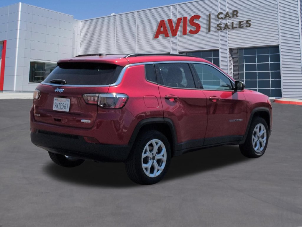 Used 2025 Jeep Compass Latitude w/ Sun & Sound Group AWD/4WD image 6