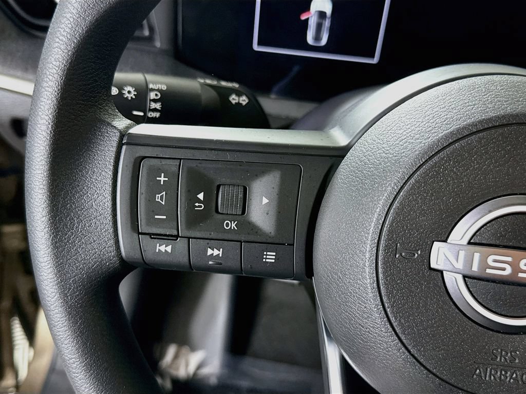 Used 2025 Nissan Kicks SV AWD/4WD image 19