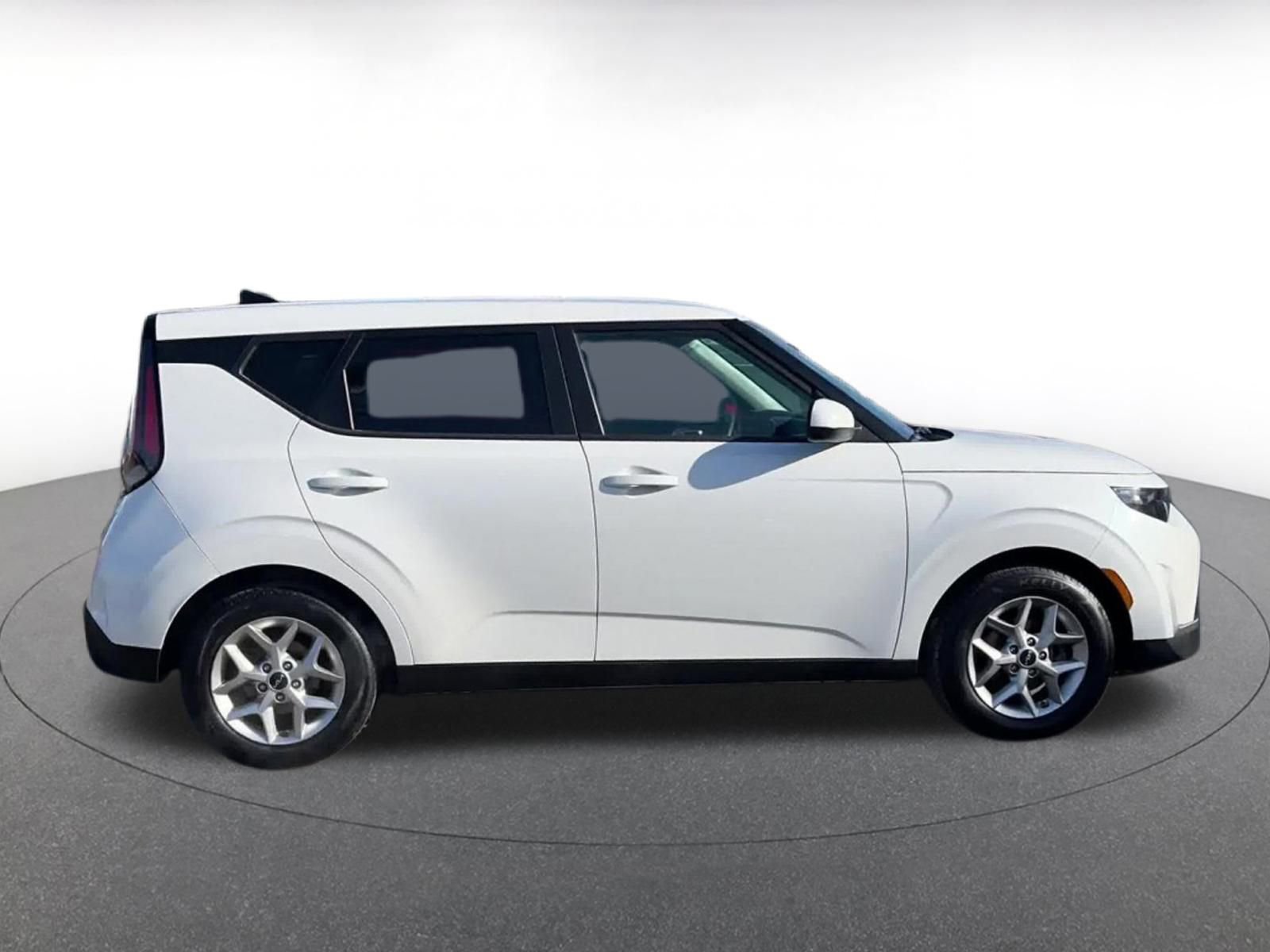Used 2025 Kia Soul LX w/ LX Technology Package image 16