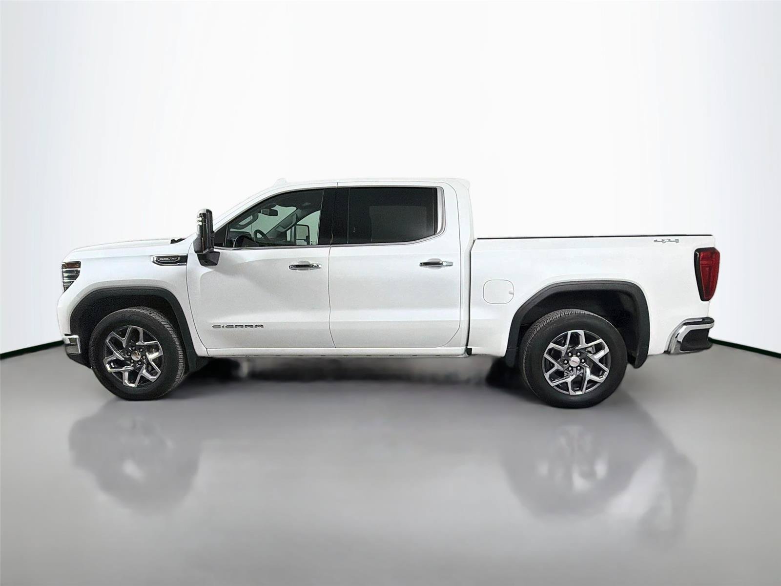 Used 2024 GMC Sierra 1500 SLT w/ SLT Convenience Package AWD/4WD image 8