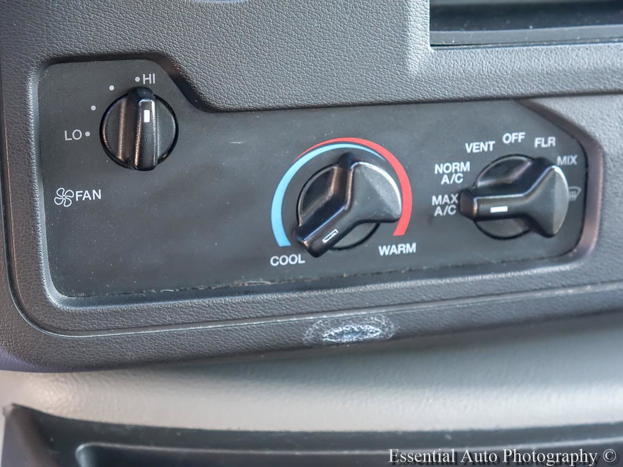 Used 2021 Ford E-350 and Econoline 350 Super Duty RWD image 18