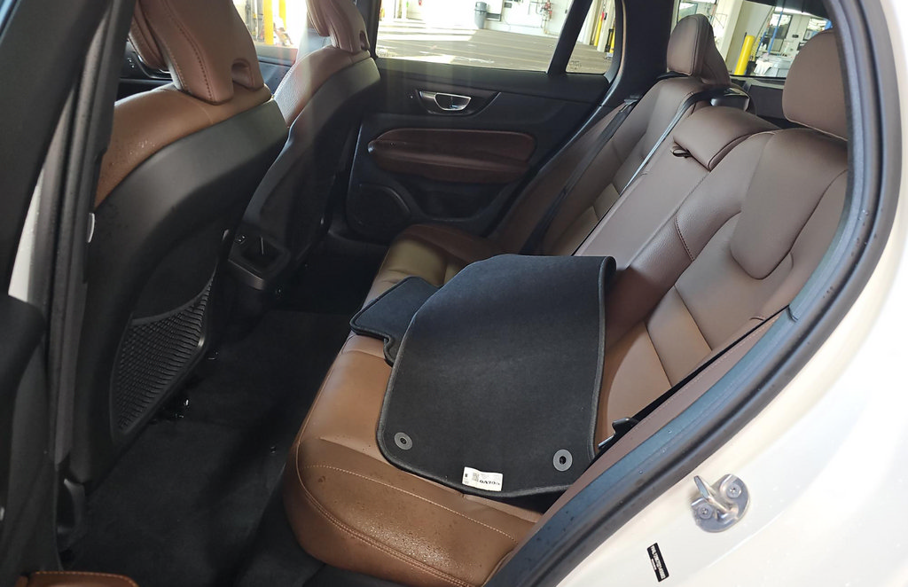Used 2025 Volvo V60 B5 Cross Country Plus AWD/4WD image 12