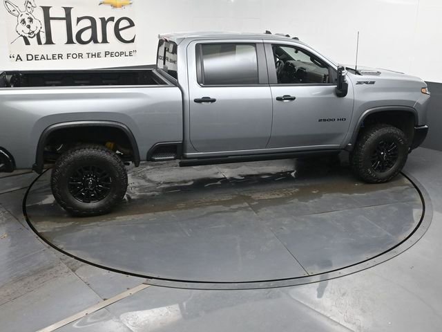 Used 2024 Chevrolet Silverado 2500 ZR2 w/ Technology Package image 38