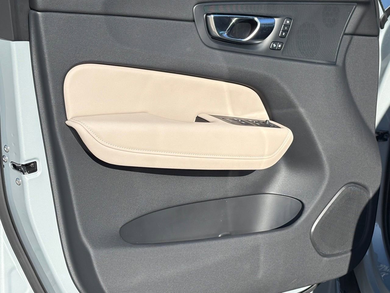 New 2026 Volvo XC60 B5 Core w/ Protection Package Premier image 18