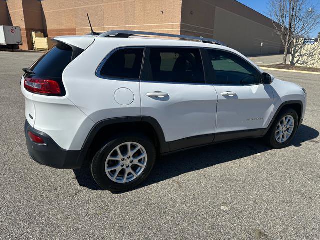 Used 2018 Jeep Cherokee Latitude Plus AWD/4WD image 38