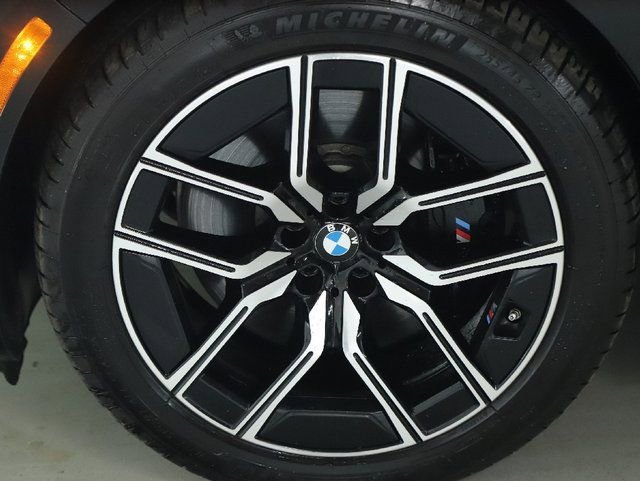 Used 2025 BMW 740i xDrive image 37