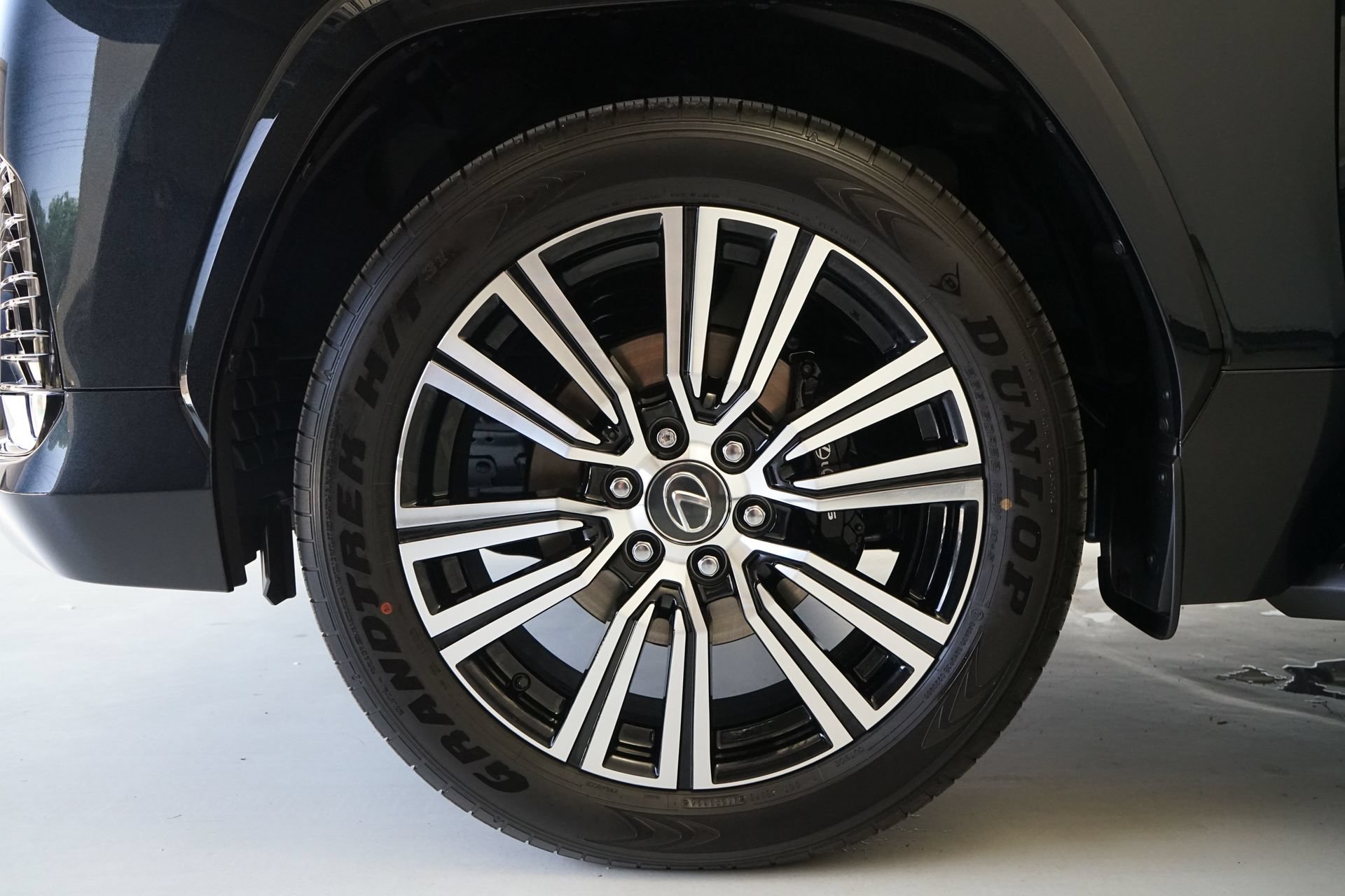 Used 2026 Lexus LX 600 4WD w/ Luxury Package image 37
