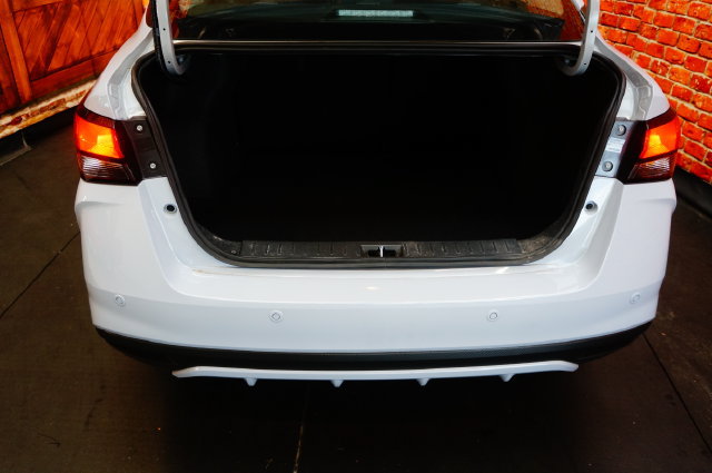 Certified 2025 Nissan Versa SR w/ Trunk Package FWD image 41