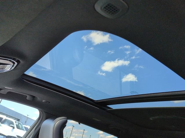Used 2022 Jeep Grand Cherokee L Overland w/ Luxury Tech Group IV AWD/4WD image 14