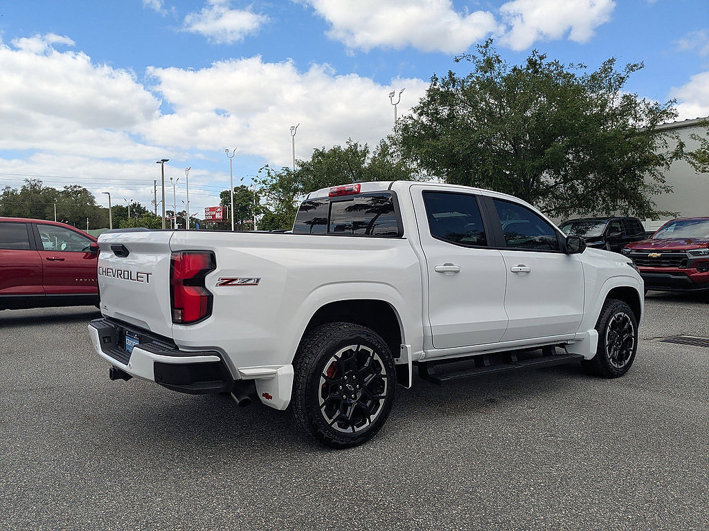 Certified 2026 Chevrolet Colorado Z71 w/ Technology Package AWD/4WD image 3