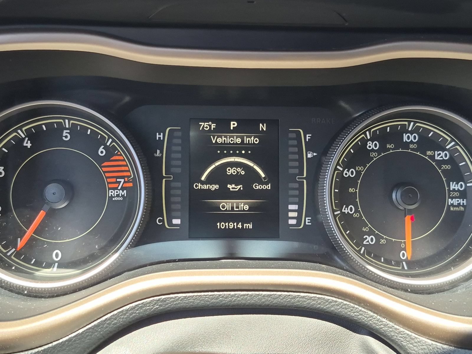 Used 2016 Jeep Cherokee Latitude w/ Comfort/Convenience Group FWD image 14