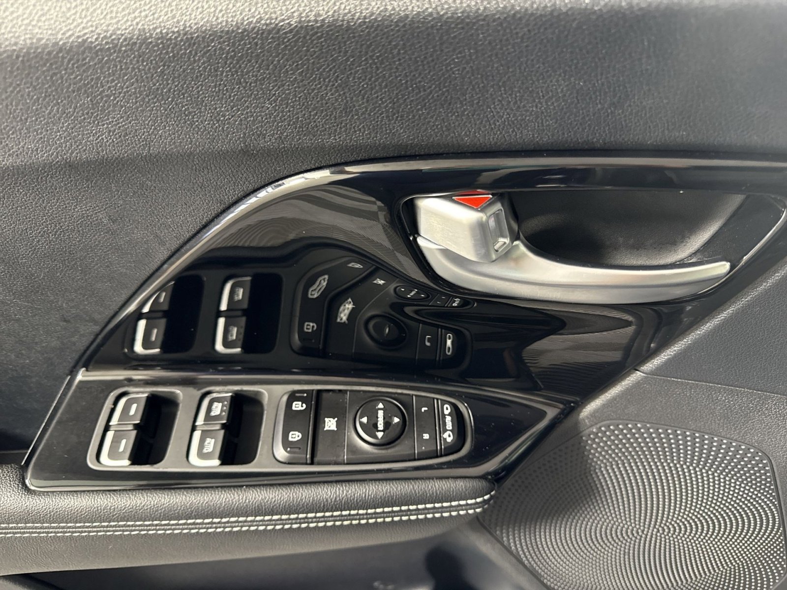 Used 2021 Kia Niro EX w/ Cold Weather Package image 15