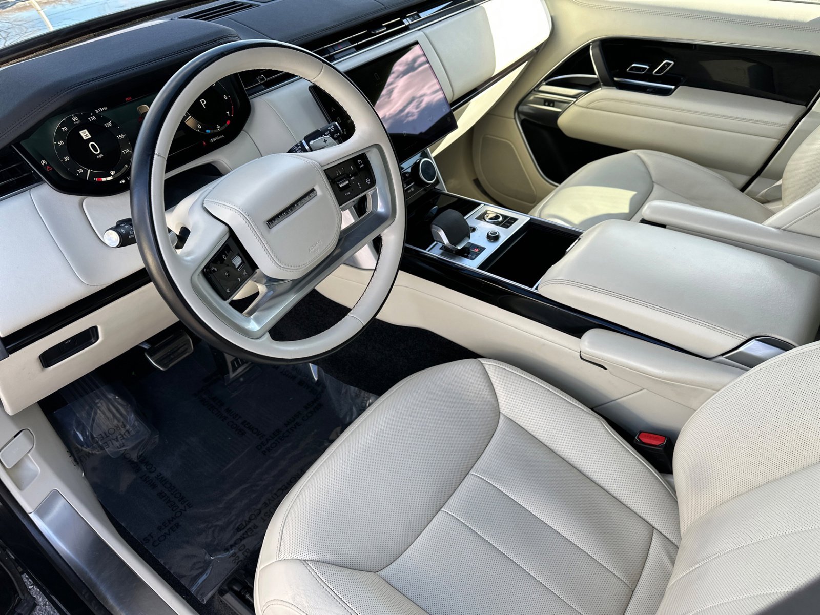 Used 2023 Land Rover Range Rover SE image 20