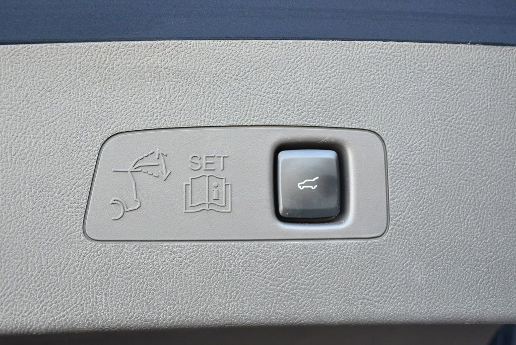 Used 2022 Lincoln Corsair AWD w/ Equipment Group 101A image 18