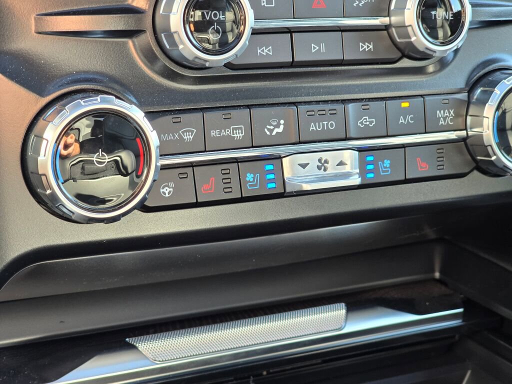 Used 2025 Ford F350 Platinum image 41