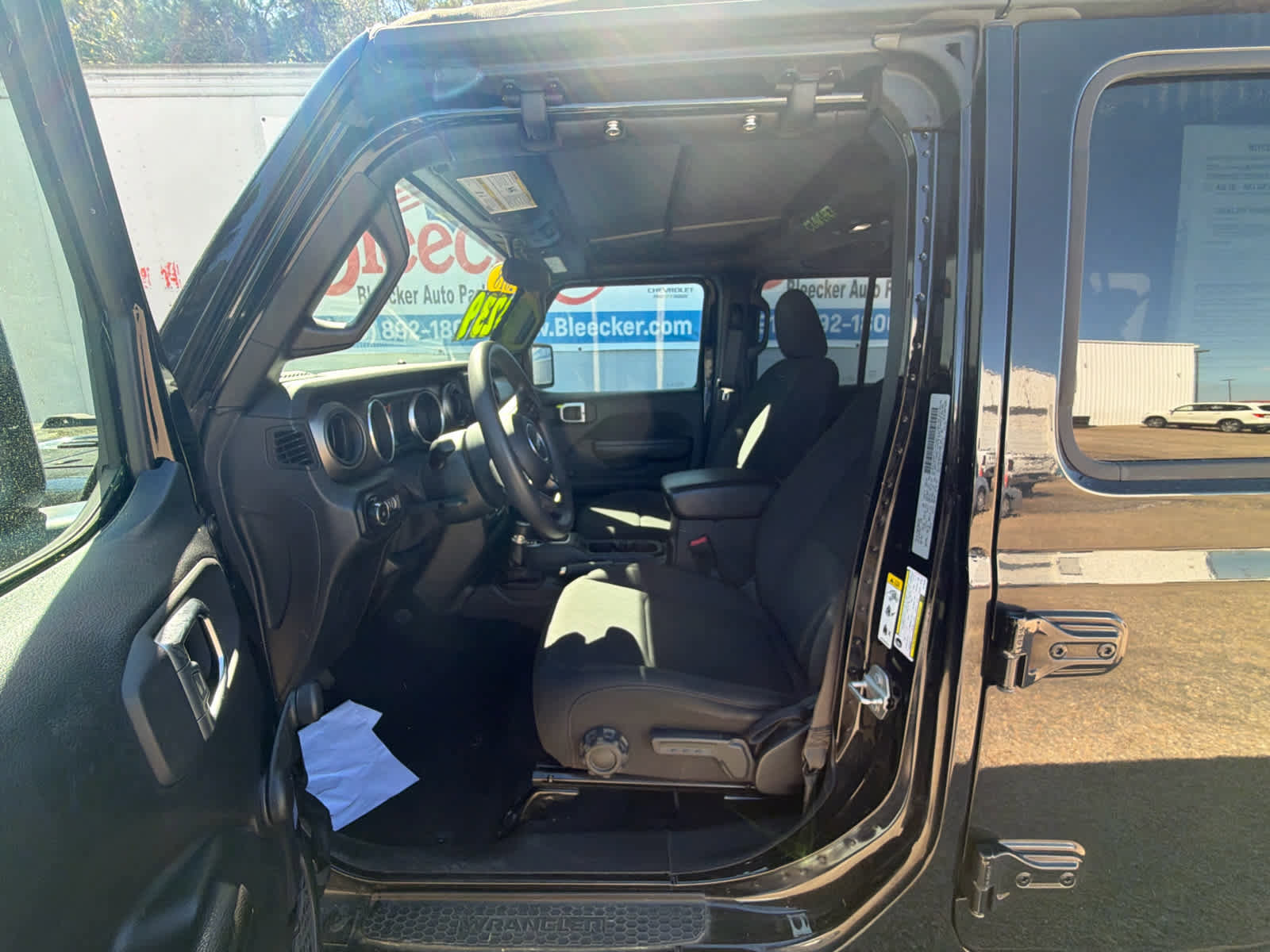 Used 2018 Jeep Wrangler Unlimited Sport image 19