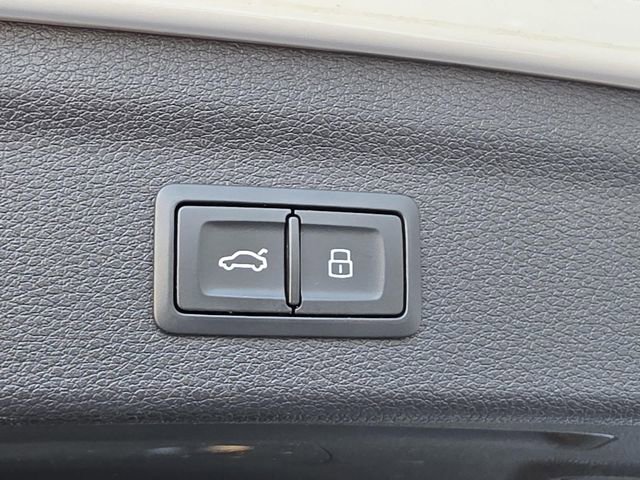 Used 2024 Audi Q3 2.0T Premium image 12